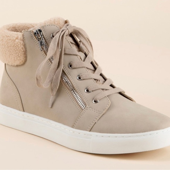 DV by Dolce Vita Annabel Sherpa High Top Sneaker Size 8 - Picture 1 of 7
